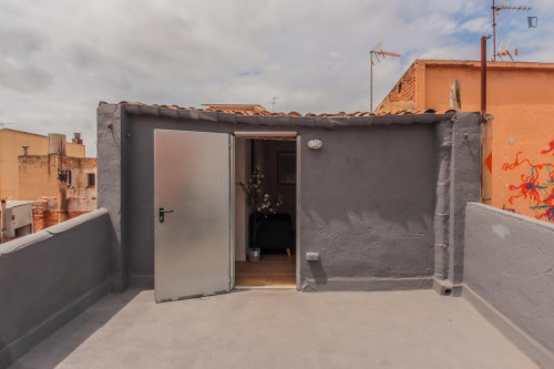 Great looking single bedroom with balcony and outside area