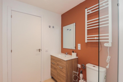 Great looking single bedroom with balcony and outside area - Gallery - 24