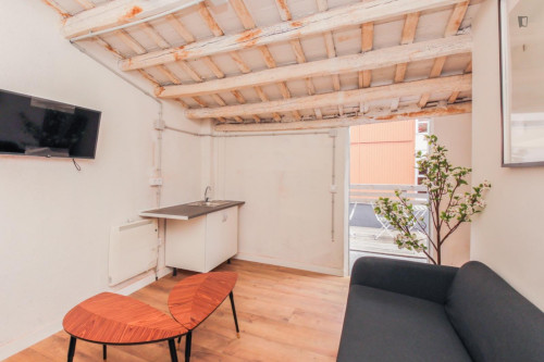 Great looking single bedroom with balcony and outside area - Gallery - 14