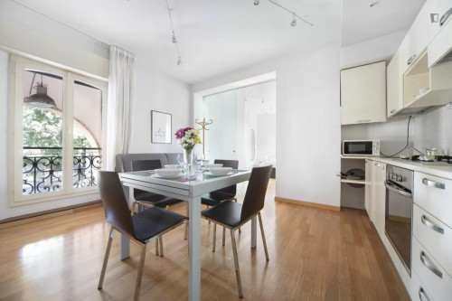 Modern and bright 1-bedroom flat in the vicinity of Parco della Montagnola