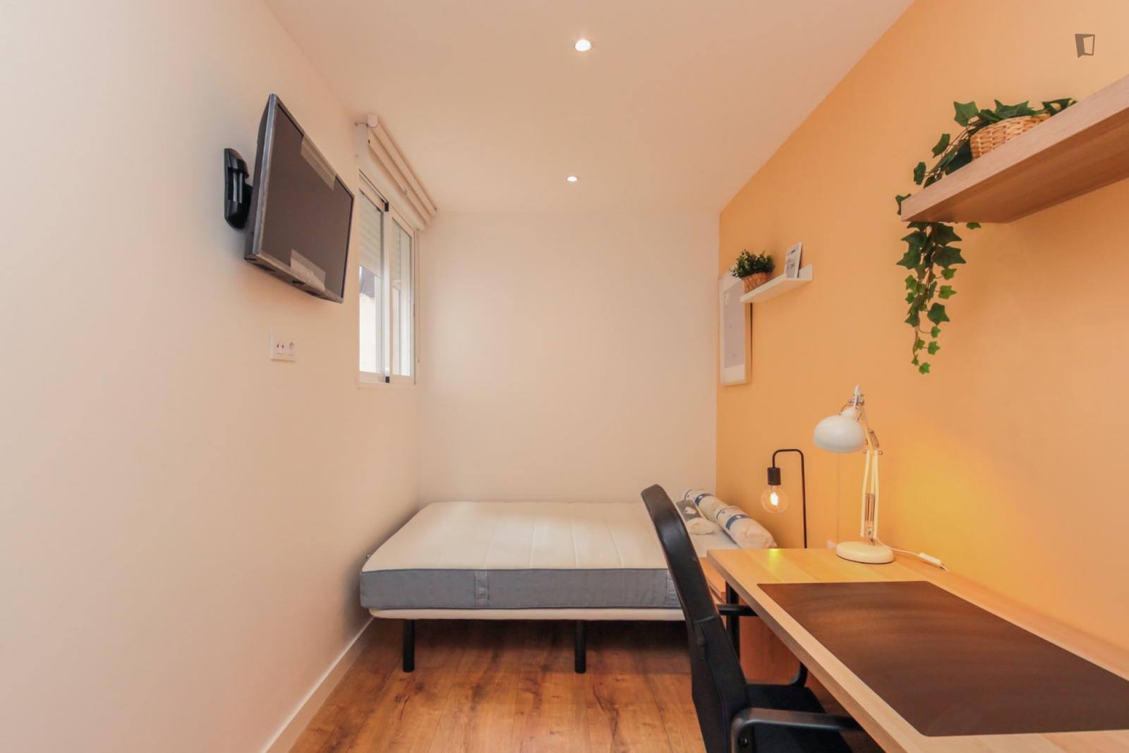 Cozy Single Bedroom In A Property With Balcony And Outside Area - 1