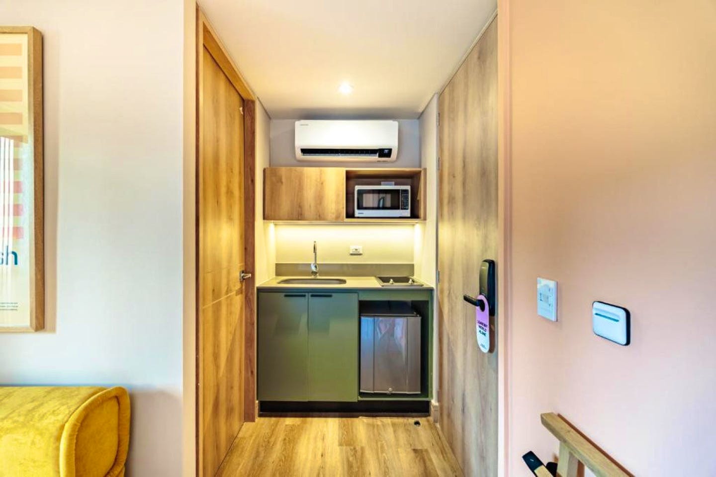 Studio Apartment W/ Kitchen & 2 Balconies - 7