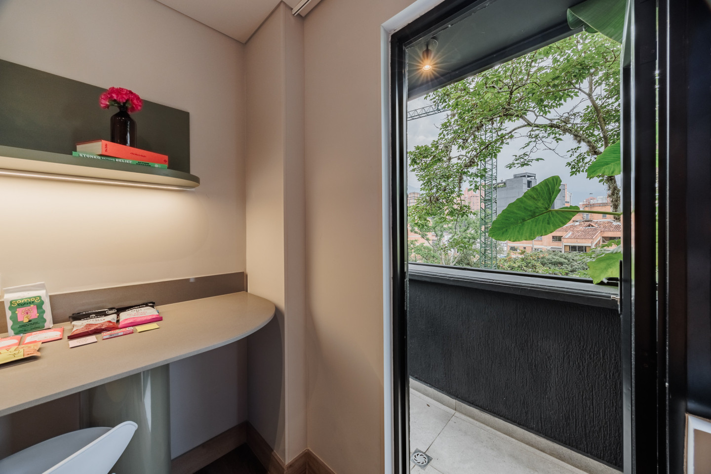 Studio Apartment W/ Kitchen & Balcony - 46