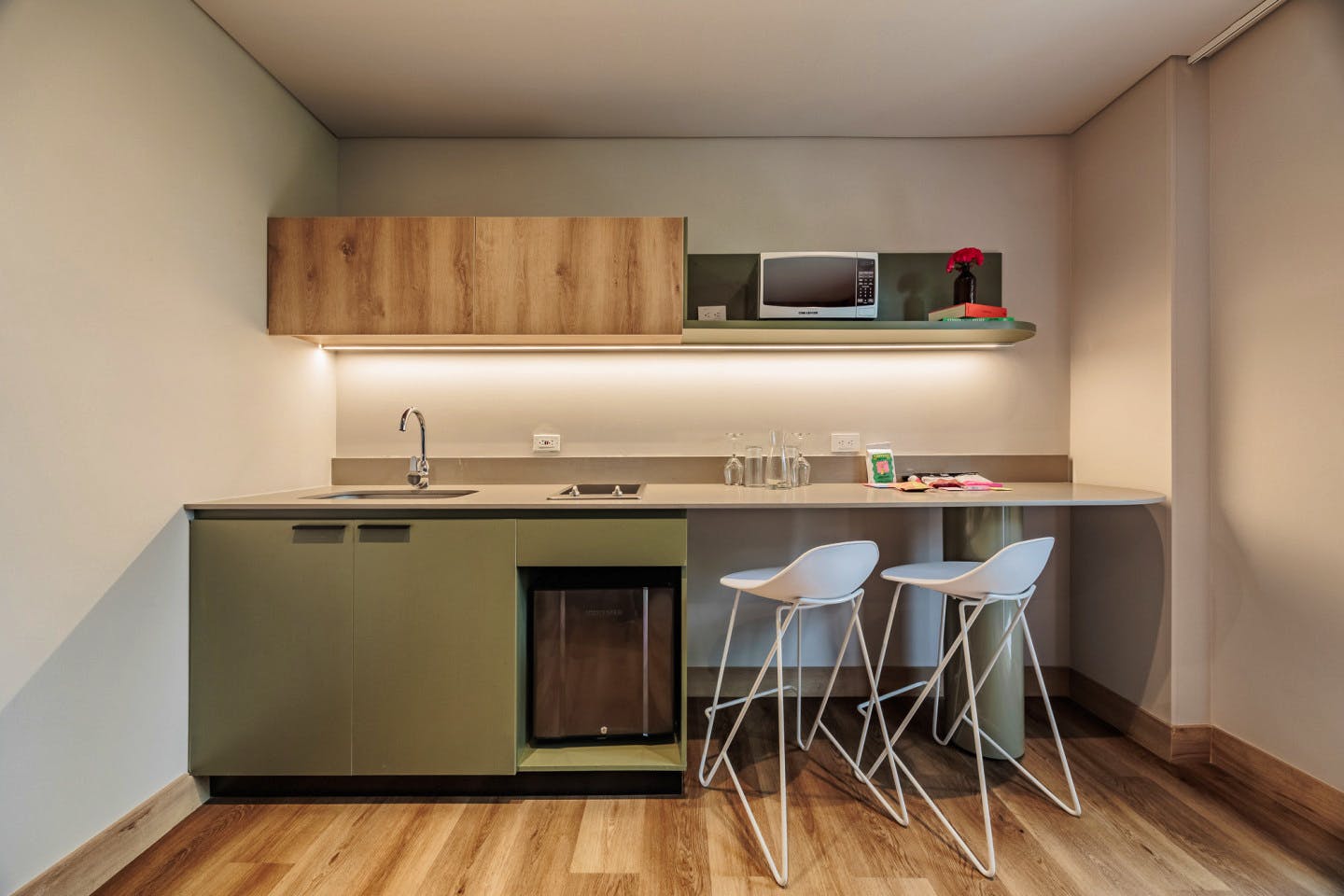 Studio Apartment W/ Kitchen & Balcony - 27