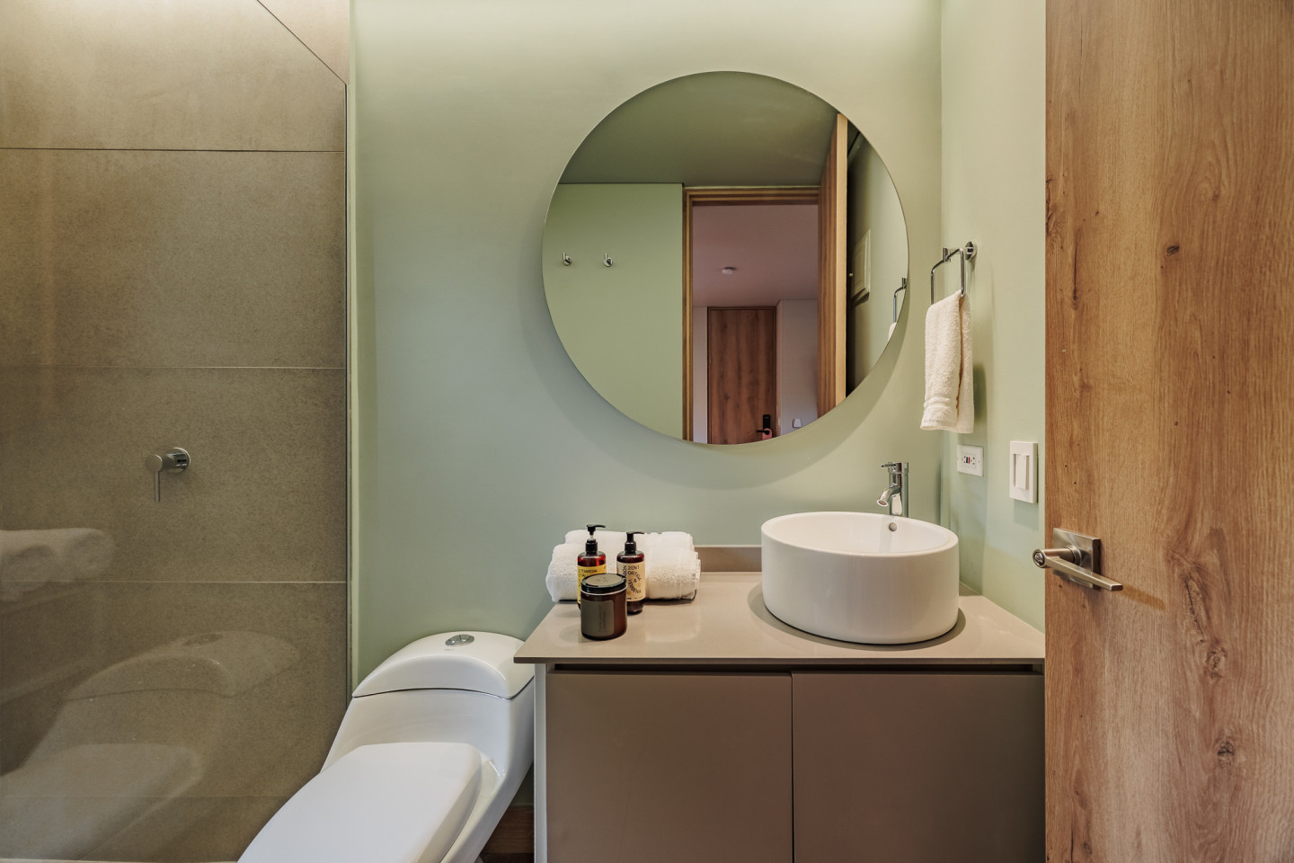 Studio Apartment W/ Kitchen & Balcony - 43