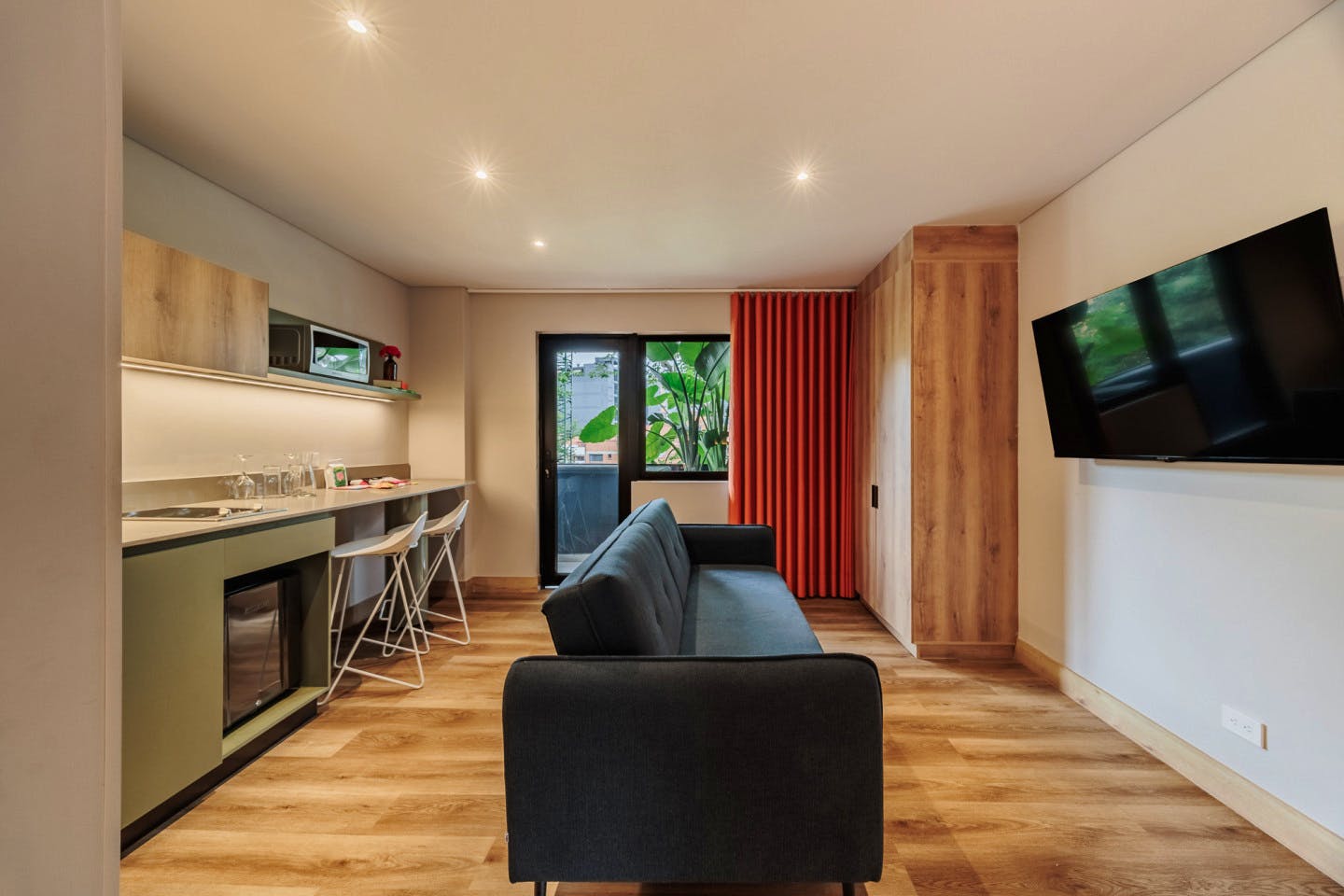 Studio Apartment W/ Kitchen & Balcony - 20