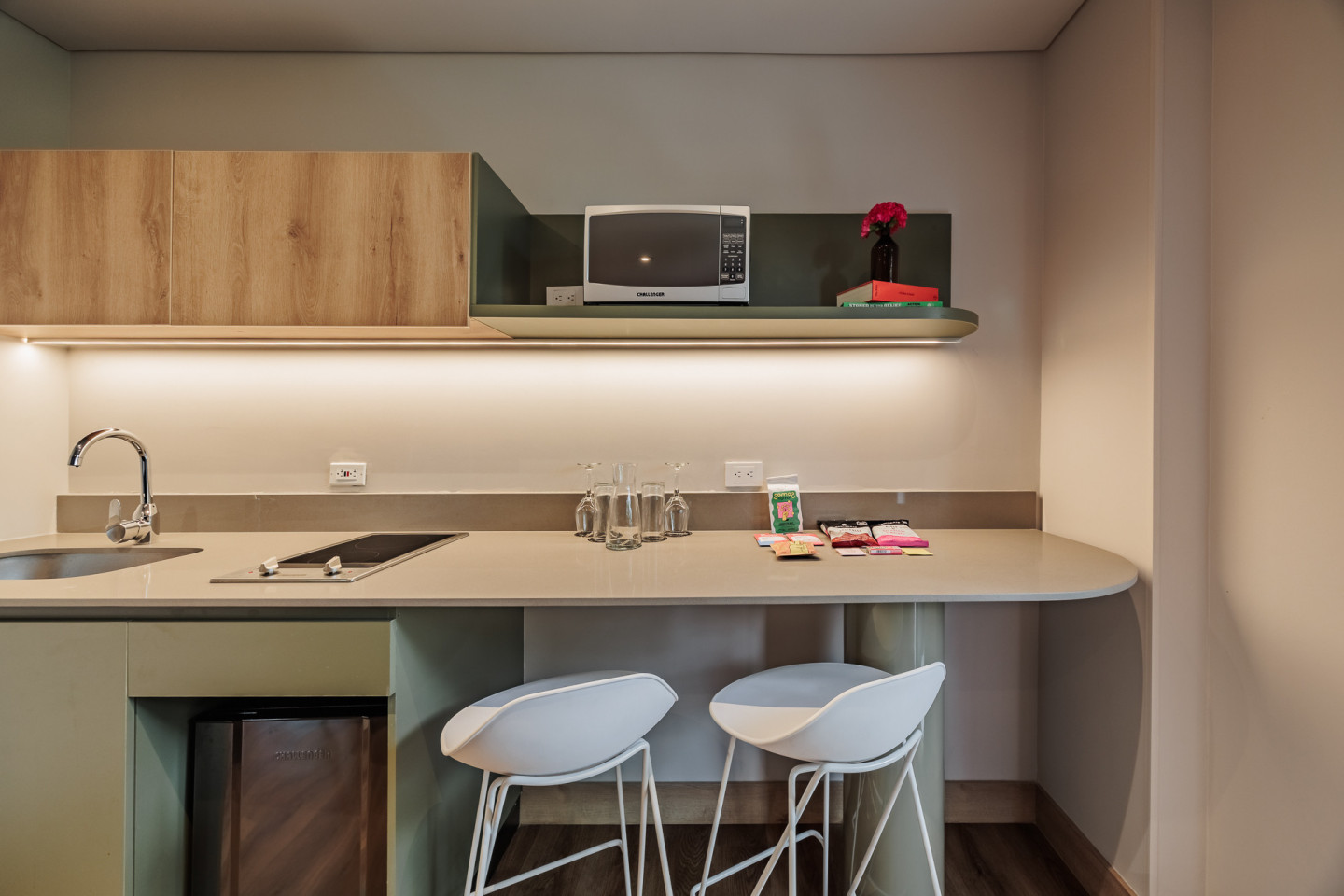Studio Apartment W/ Kitchen & Balcony - 38