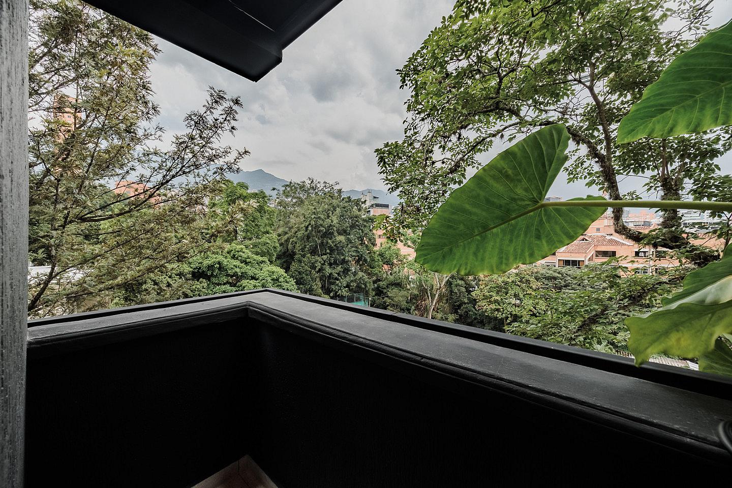 Studio Apartment W/ Kitchen & Balcony - 61