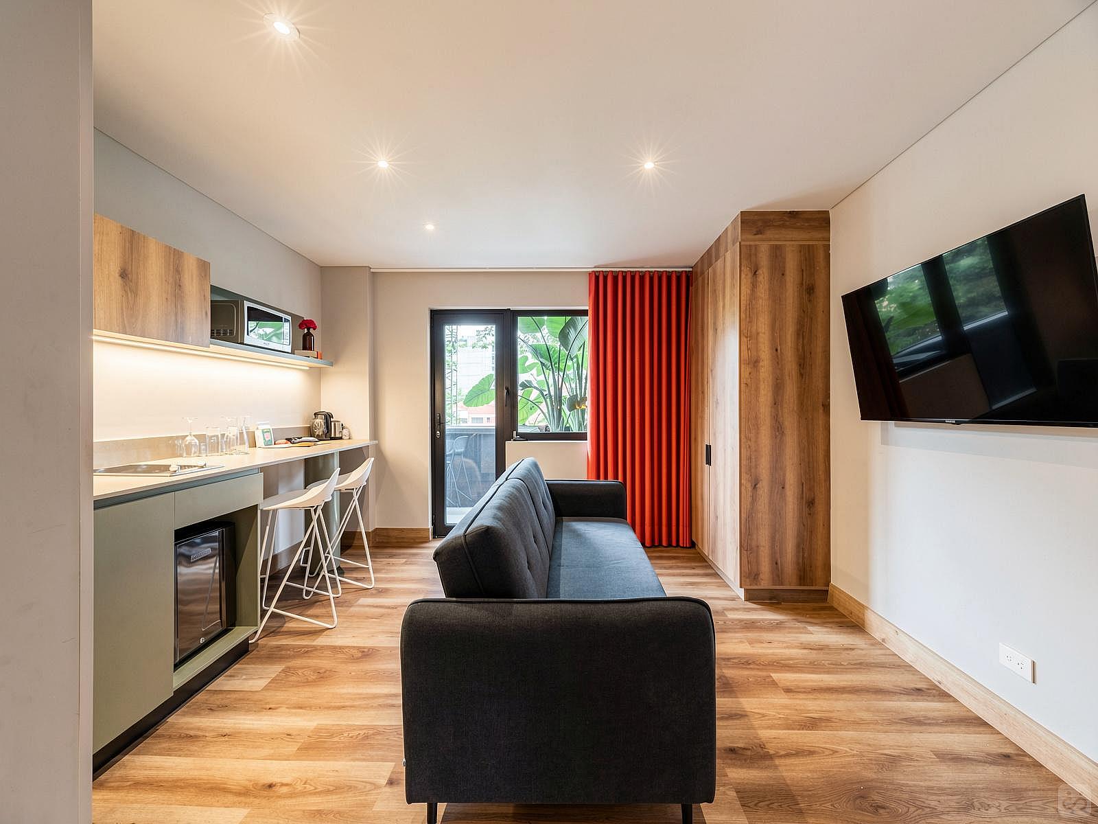 Studio Apartment W/ Kitchen & Balcony - 78