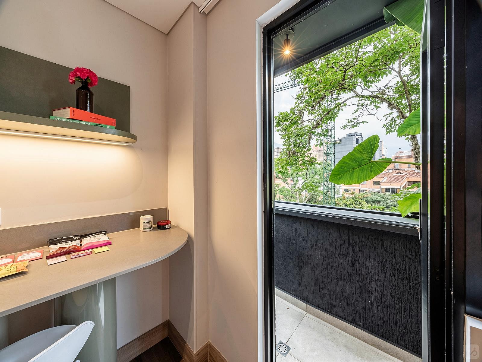 Studio Apartment W/ Kitchen & Balcony - 88
