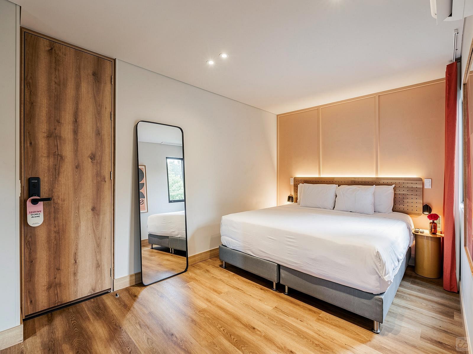 Studio Apartment W/ Kitchen & Balcony - 81