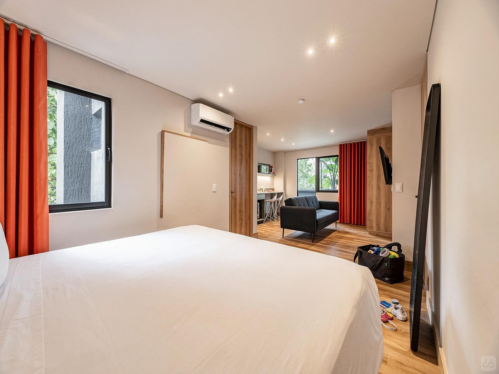 Studio Apartment W/ Kitchen & Balcony - 82