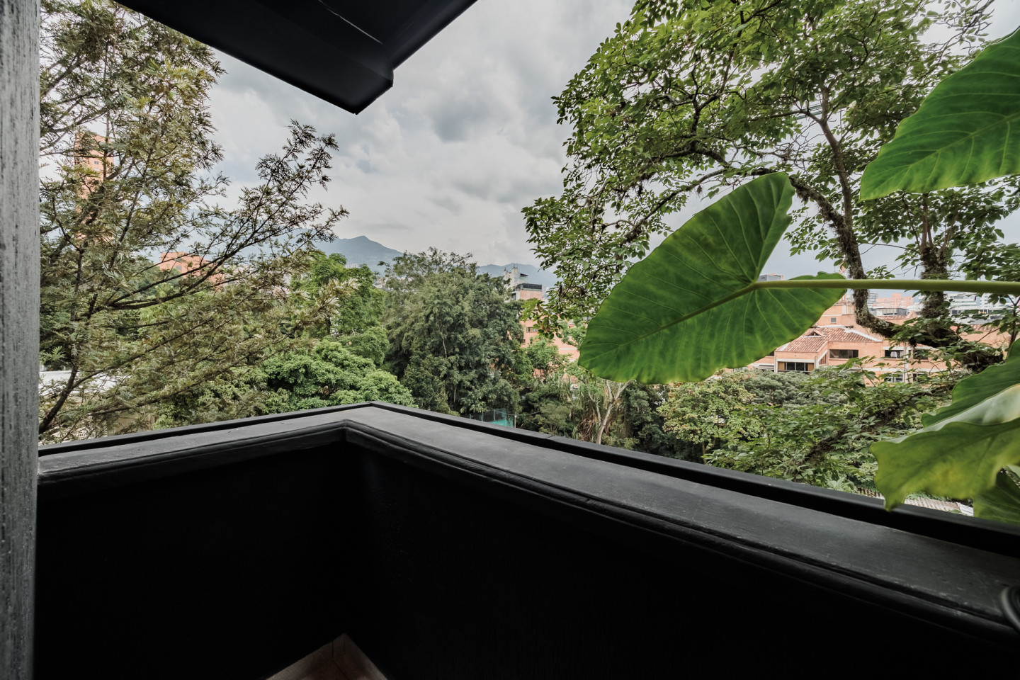 Studio Apartment W/ Kitchen & Balcony - 47