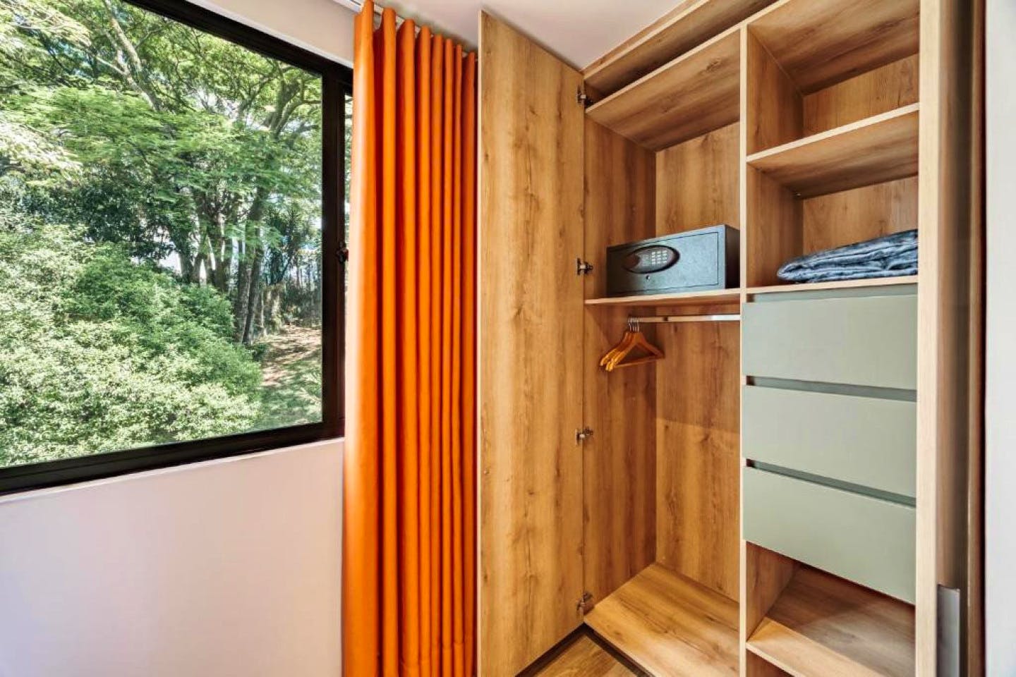 Standard Studio Apartment W/ Kitchen - 18
