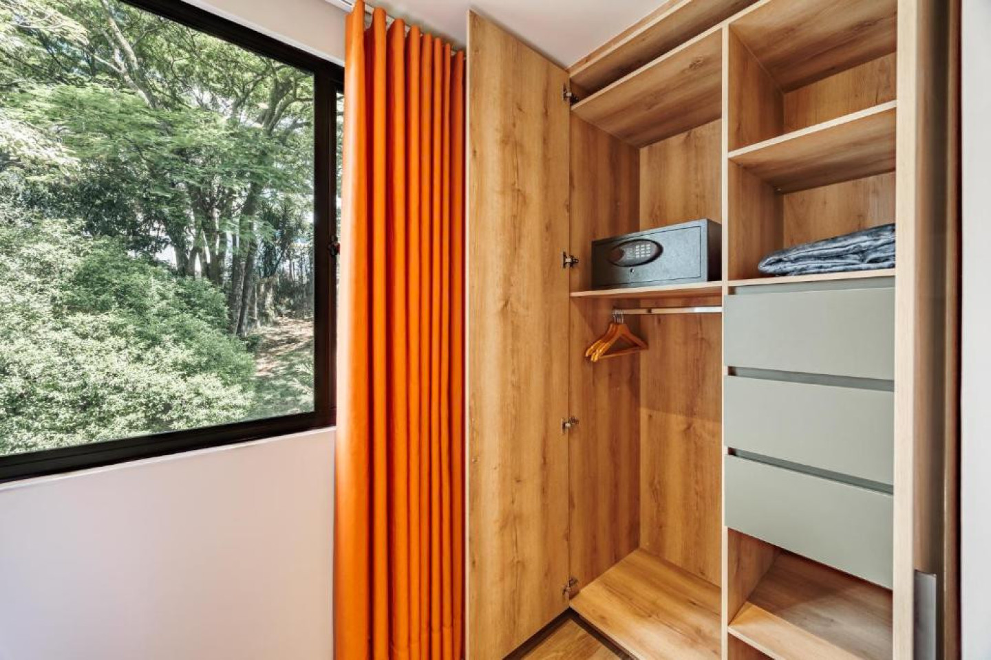 Standard Studio Apartment W/ Kitchen - 27