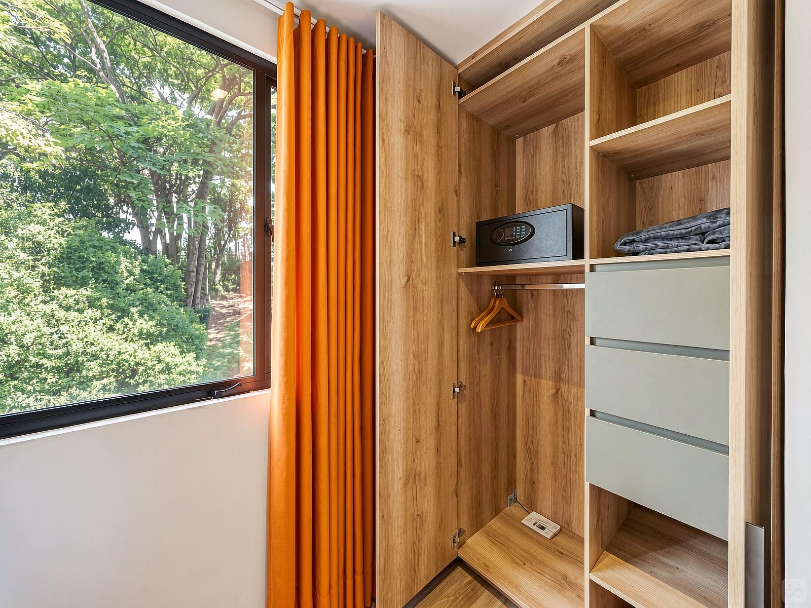 Standard Studio Apartment W/ Kitchen - 54