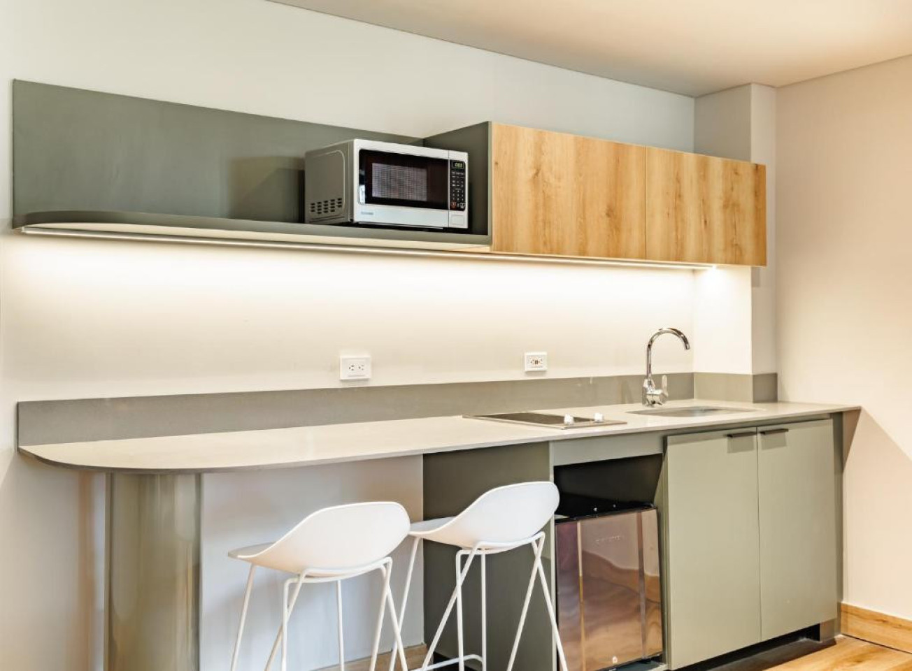 Standard Studio Apartment W/ Kitchen - 23