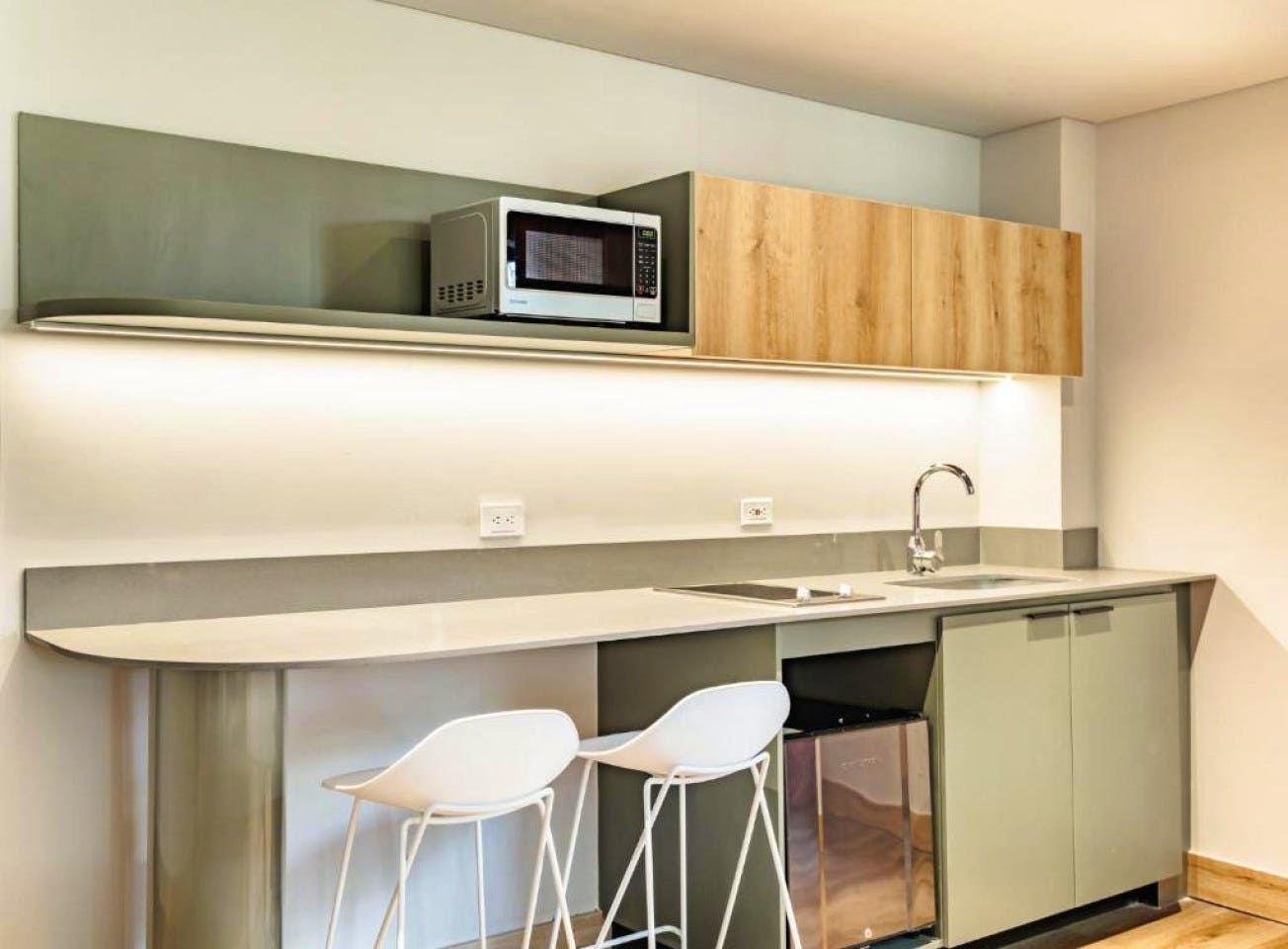 Standard Studio Apartment W/ Kitchen - 5