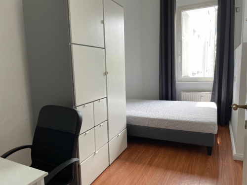 Modern 3-bedroom flat close to the Hermannstraße station