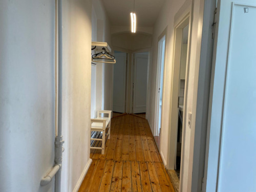 Modern 3-bedroom flat close to the Hermannstraße station