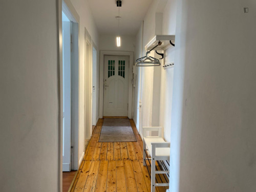 Modern 3-bedroom flat close to the Hermannstraße station