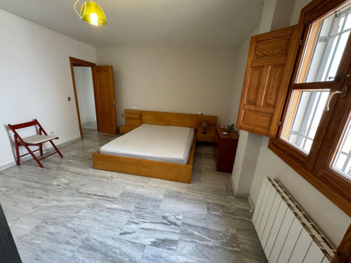 Well maintained, furnished new apartment near Gran via with all amenities and services