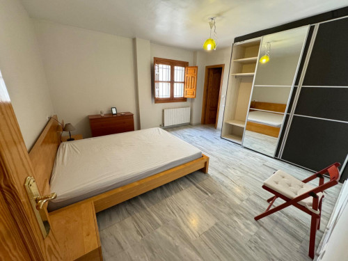 Well maintained, furnished new apartment near Gran via with all amenities and services