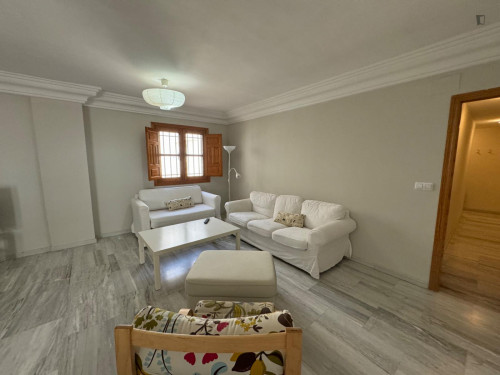 Well maintained, furnished new apartment near Gran via with all amenities and services