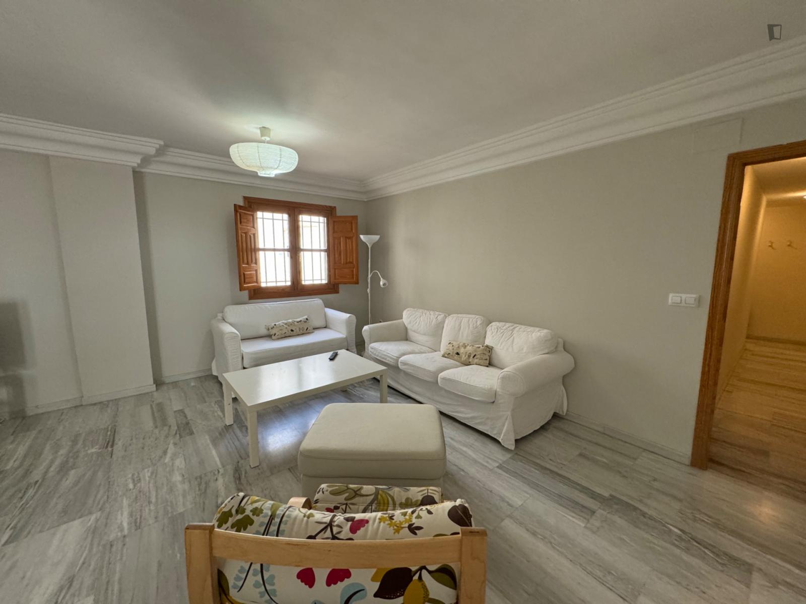 Well Maintained, Furnished New Apartment Near Gran Via With All Amenities And Services - Well maintained, furnished new apartment near Gran via with all amenities and services - Gallery - 1
