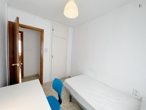 Cool single bedroom near Parque Federico García Lorca