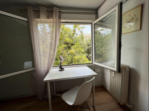 Sublime double bedroom near the Granada train station