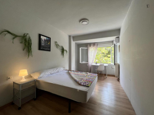 Sublime double bedroom near the Granada train station