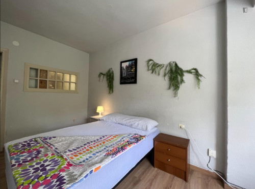 Sublime double bedroom near the Granada train station