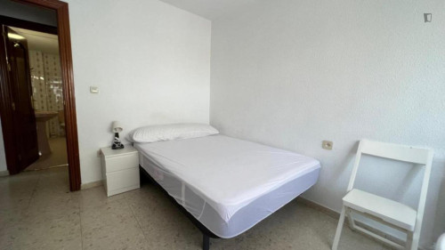 Very cool double bedroom near Parque Federico García Lorca