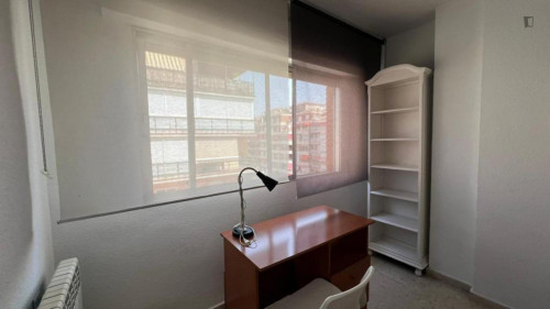 Very cool double bedroom near Parque Federico García Lorca