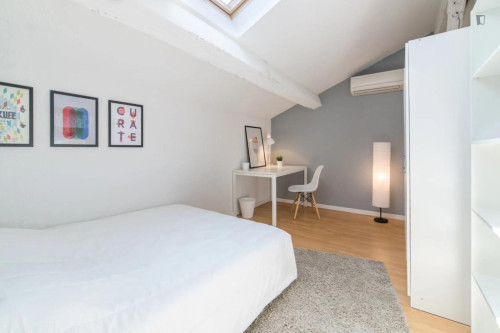 Beautiful double bedroom in Gares