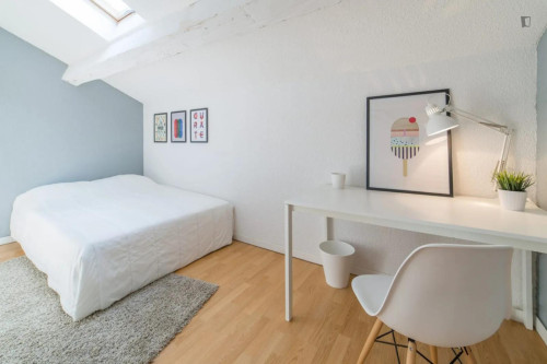 Beautiful double bedroom in Gares