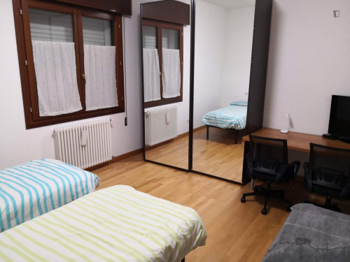 Comfy Twin Bedroom Well Connected To Università Degli Studi Di Padova