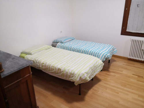 Comfy Twin Bedroom Well Connected To Università Degli Studi Di Padova