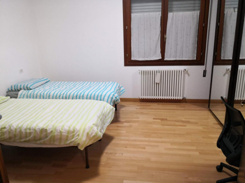 Comfy Twin Bedroom Well Connected To Università Degli Studi Di Padova