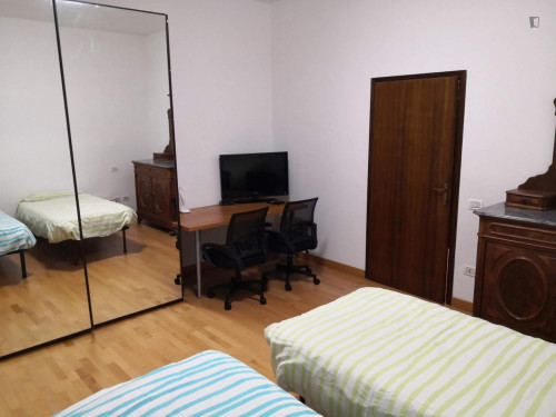 Comfy Twin Bedroom Well Connected To Università Degli Studi Di Padova