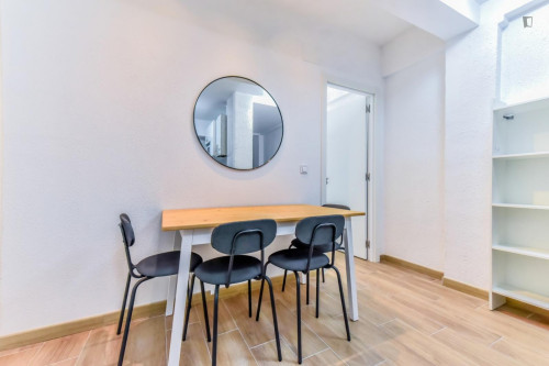 Great looking single bedroom in a property with balcony - Gallery - 11