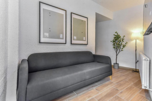 Great looking single bedroom in a property with balcony - Gallery - 13