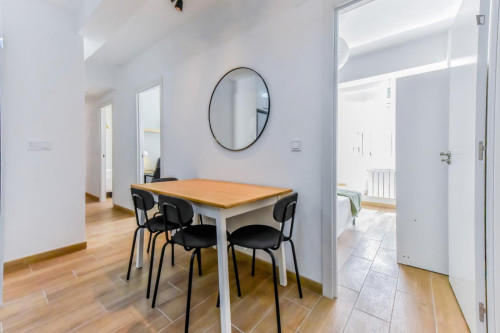 Great looking single bedroom in a property with balcony - Gallery - 9