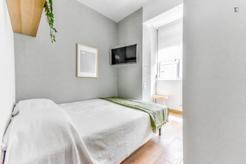 Attractive single bedroom in a property with balcony