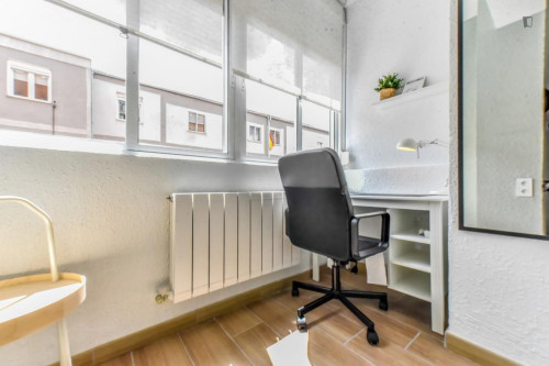 Attractive single bedroom in a property with balcony