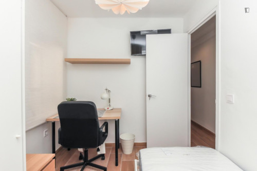 Appealing single bedroom