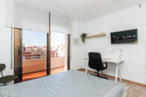 Great looking single bedroom with balcony  - Gallery -  5