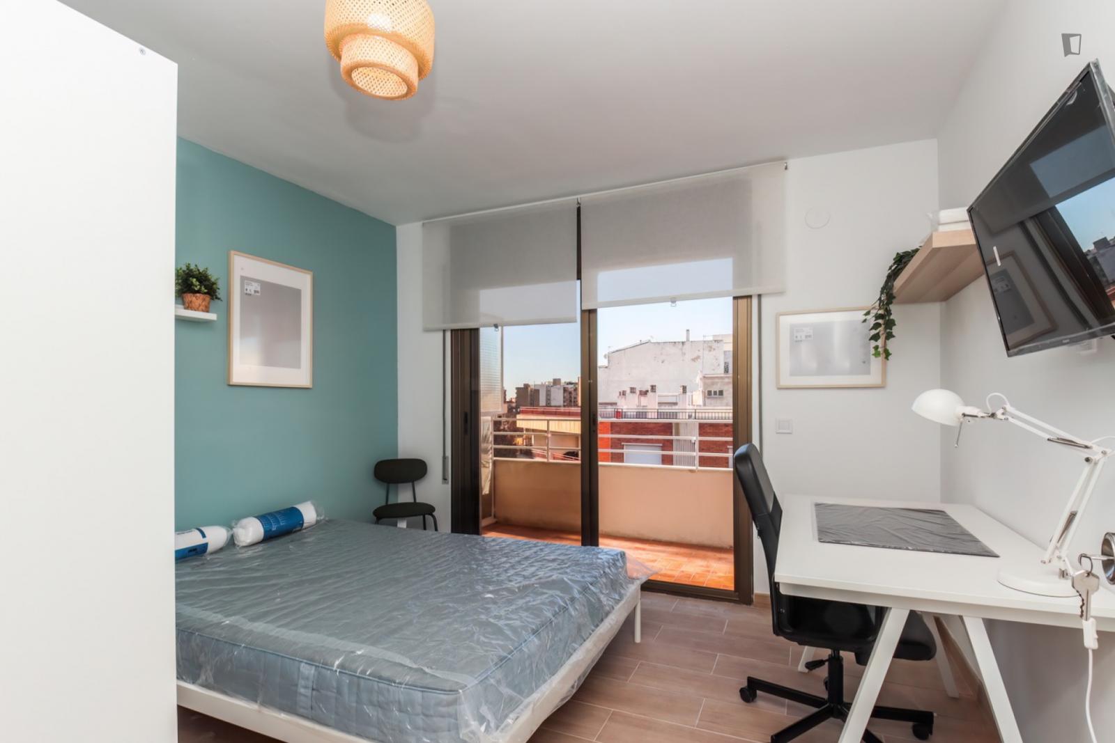  Great Looking Single Bedroom With Balcony  -  Great looking single bedroom with balcony  - Gallery -  1