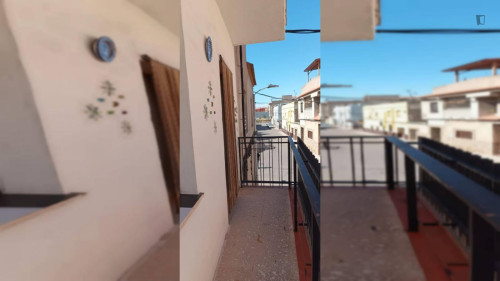 Bright single bedroom with balcony in shared apartment well connected to city center